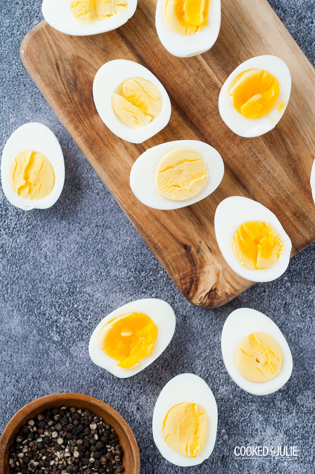 https://www.cookedbyjulie.com/wp-content/uploads/2019/11/boiled-eggs-one.jpg