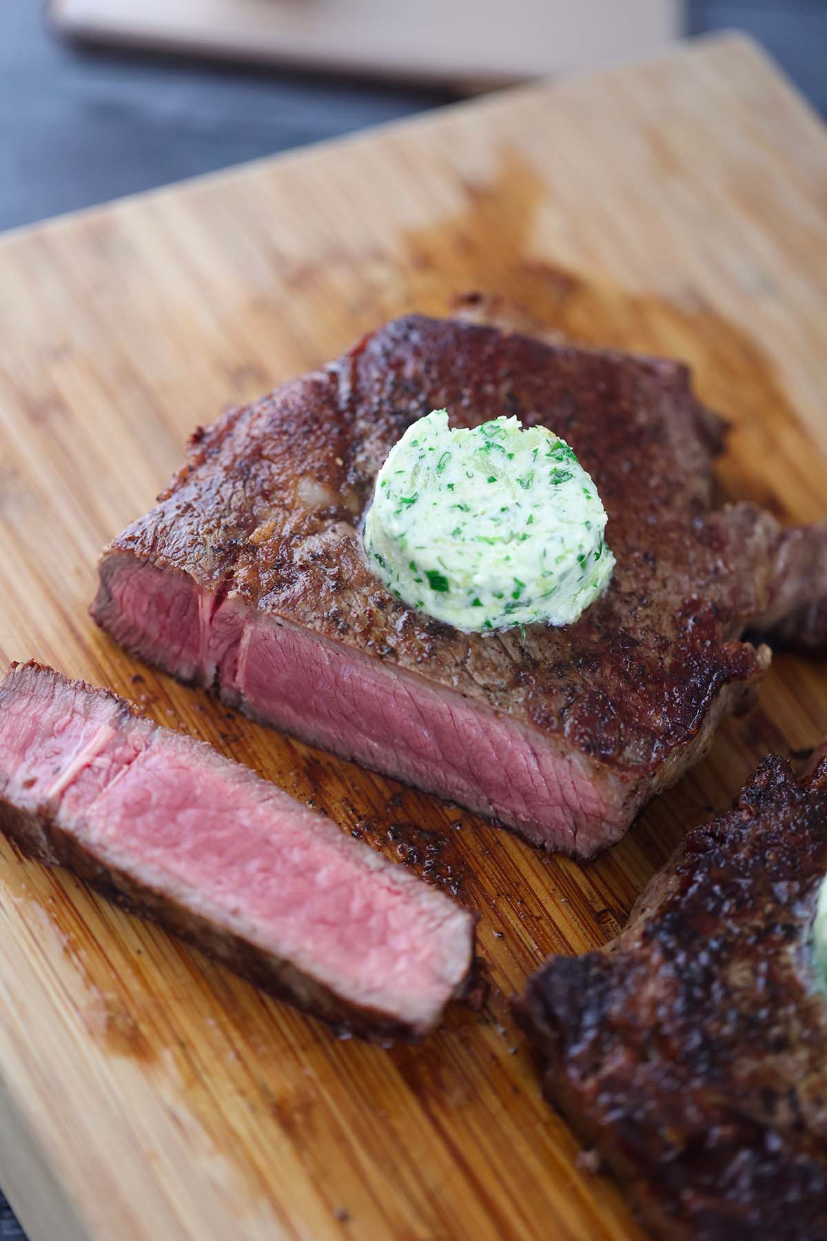 https://www.cookedbyjulie.com/wp-content/uploads/2022/05/pan-seared-ribeye-steak-sliced.jpg
